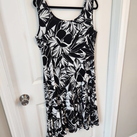 Chico's Black and White Floral Print Sleeveless Dress Chico's Size 2 (XL/16) - Picture 2 of 6